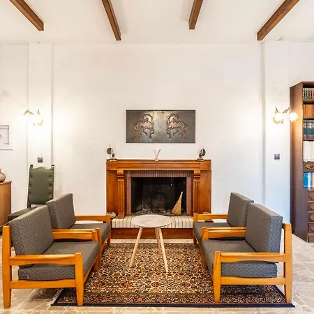 Myrtia Olive Hideaway - Rustic Retreat With Private Garden Holiday home